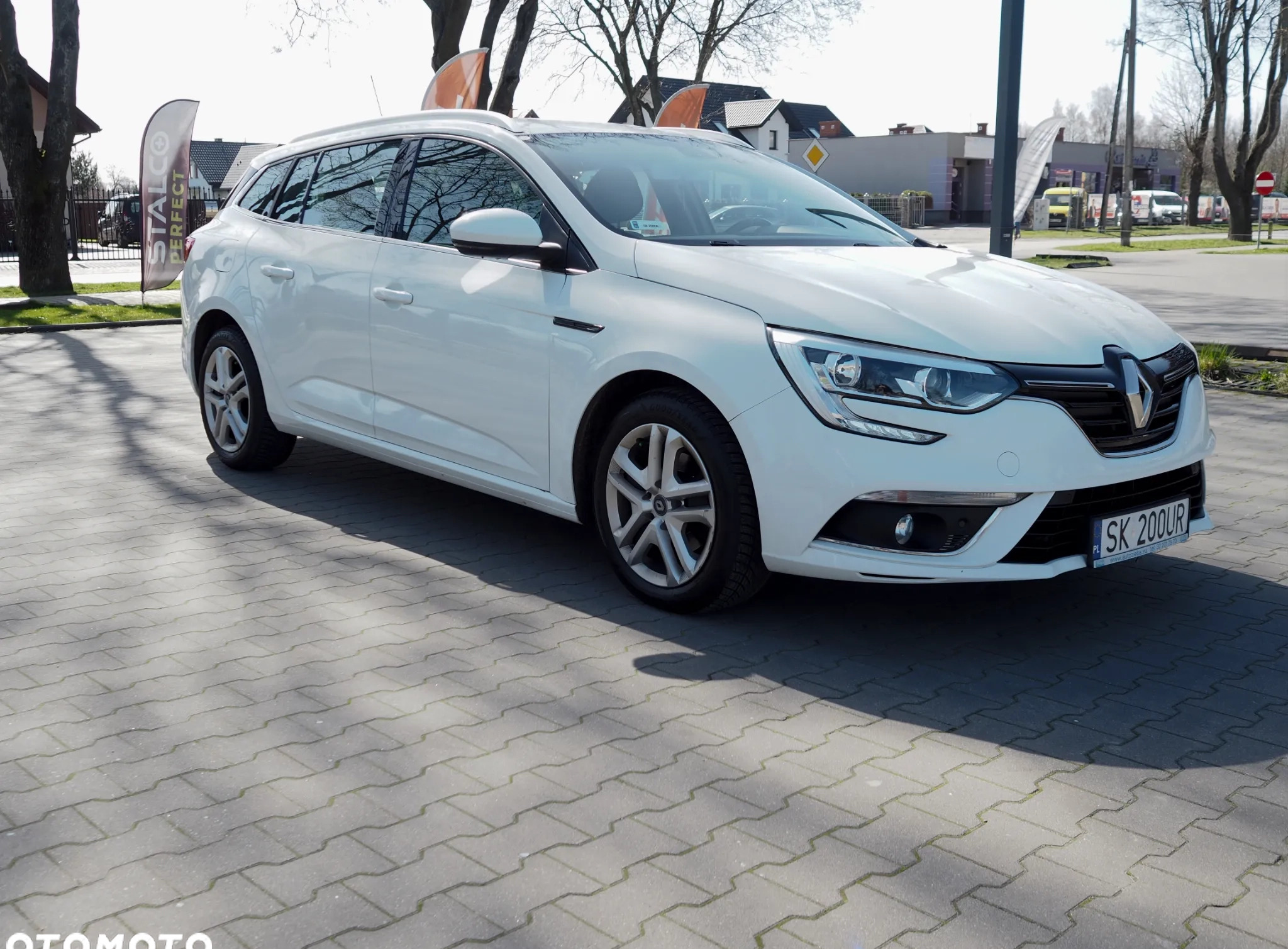 Renault Megane cena 43500 przebieg: 124000, rok produkcji 2017 z Zwoleń małe 56